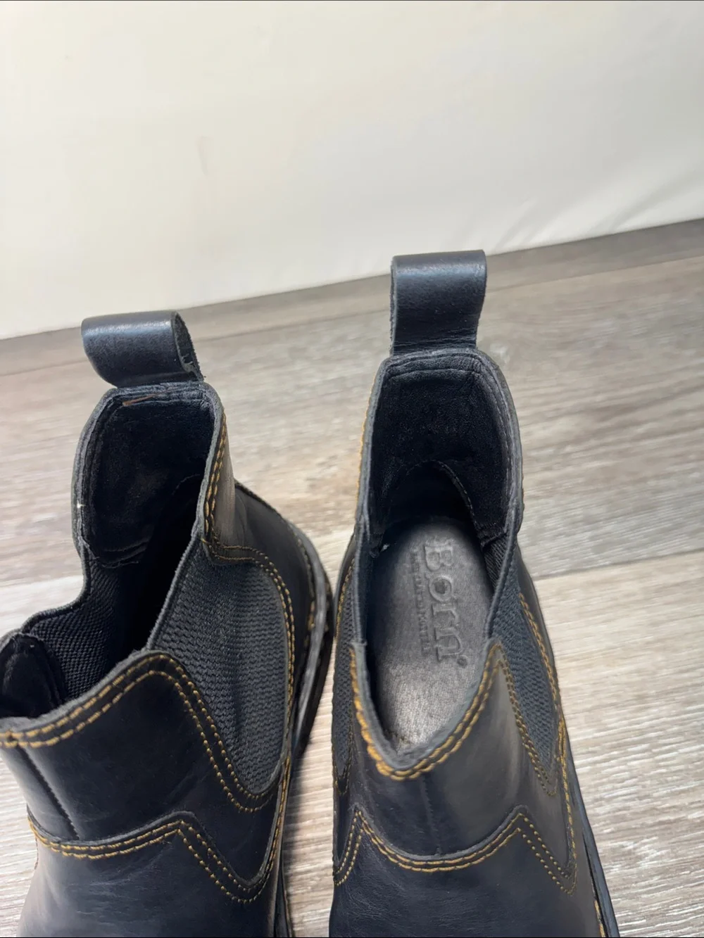 Born Black Leather Chukka Boots with Contrast Stitching men’s SZ 10 (h23)